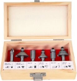 FERM Bovenfrees - 1300W - Stofzuiger Adapter - Ingebouwde LED Werkverlichting - Incl. 6-delige Freesset, Parallel- En Sjabloongeleider -Makita || Merkloos || Stanley Verkoopwinkel 1134x1200 4