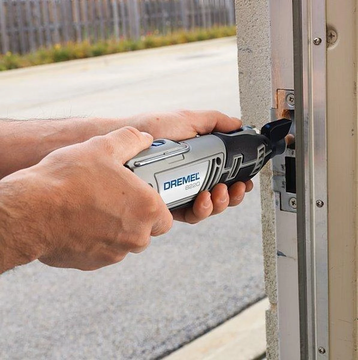 Dremel 8220 Multitool - Roterend - 12V - Met 65 Accessoires En Toolbox - Met 2x Accu En Lader 13 Dremel 8220 Multitool - Roterend - 12V - Met 65 Accessoires En Toolbox - Met 2x Accu En Lader - Afbeelding 13