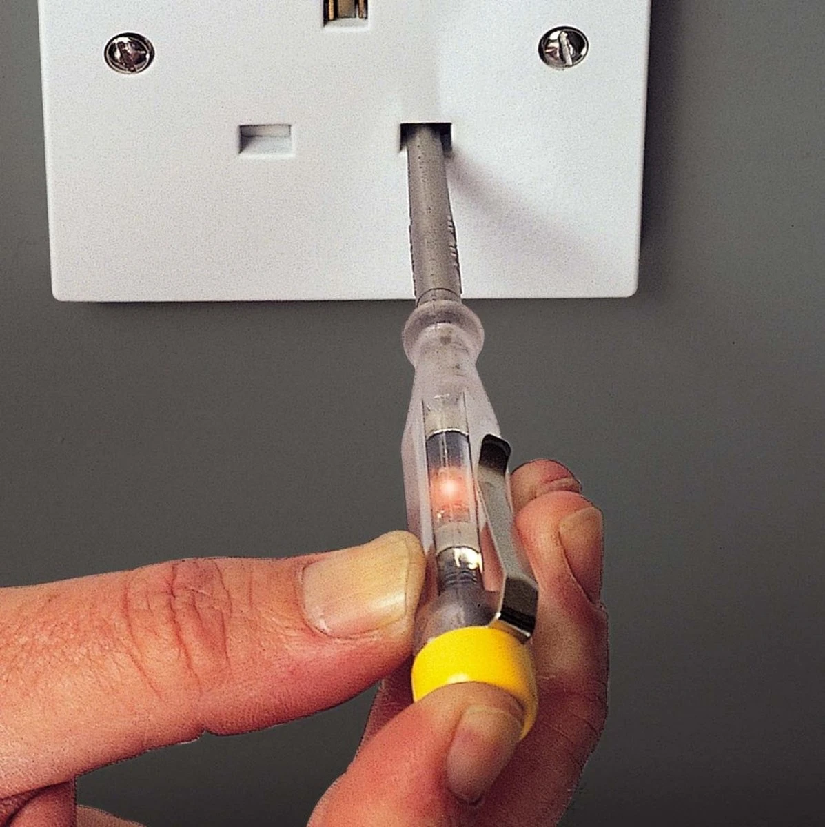 STANLEY STHT0-66121 Spanningzoeker - 220-250V 2 STANLEY STHT0-66121 Spanningzoeker - 220-250V - Afbeelding 2