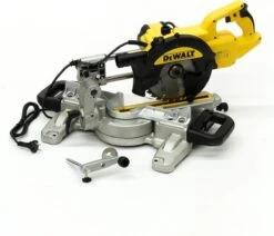 DeWalt DWS774SET Afkortzaag Met XPS + DE7033 Onderstel -Makita || Merkloos || Stanley Verkoopwinkel 1200x1028 10