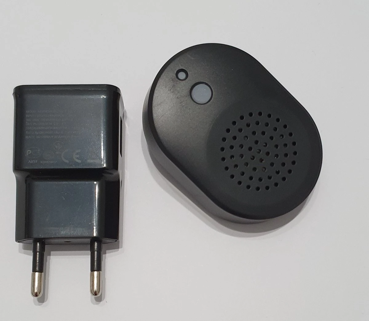 T-ring Video Deurbel. V5 Zwart. Incl. Accu Pakket En 3 Losse Bellen. (Geschikt Voor Android En OS - Draadloos Via 2.4 Ghz Wifi - Geen Abonnement Verplichting) 7 T-ring Video Deurbel. V5 Zwart. Incl. Accu Pakket En 3 Losse Bellen. (Geschikt Voor Android En OS - Draadloos Via 2.4 Ghz Wifi - Geen Abonnement Verplichting) - Afbeelding 7