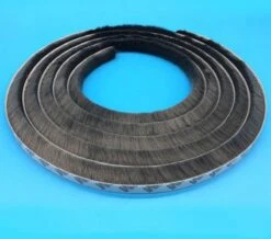 Universele Tochtstrip - Zelfklevende Deurstrip - Waterdicht En Windbestendig - Tochtwering - 9mm X 9mm - 3M Meter - Grijs