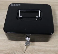Securata Geldkistje - Compact - Zwart - Geldkistje Met Sleutel - Geldkistje Spaarpot -Makita || Merkloos || Stanley Verkoopwinkel 1200x1120 12