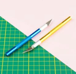 Scalpel Mesjes Set - 43 Delige Hobbymes Set - 1 Liniaal Staal / 2 Scalpels / 40 Reserve Scalpel Mesjes 8 Scalpel Mesjes Set - 43 Delige Hobbymes Set - 1 Liniaal Staal / 2 Scalpels / 40 Reserve Scalpel Mesjes -Makita || Merkloos || Stanley Verkoopwinkel 1200x1173 10