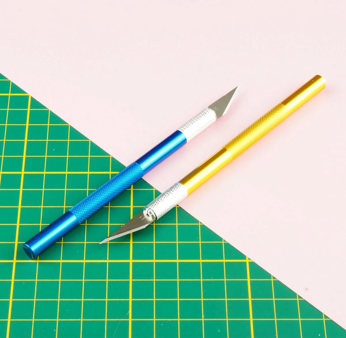 Scalpel Mesjes Set - 43 Delige Hobbymes Set - 1 Liniaal Staal / 2 Scalpels / 40 Reserve Scalpel Mesjes 4 Scalpel Mesjes Set - 43 Delige Hobbymes Set - 1 Liniaal Staal / 2 Scalpels / 40 Reserve Scalpel Mesjes - Afbeelding 4