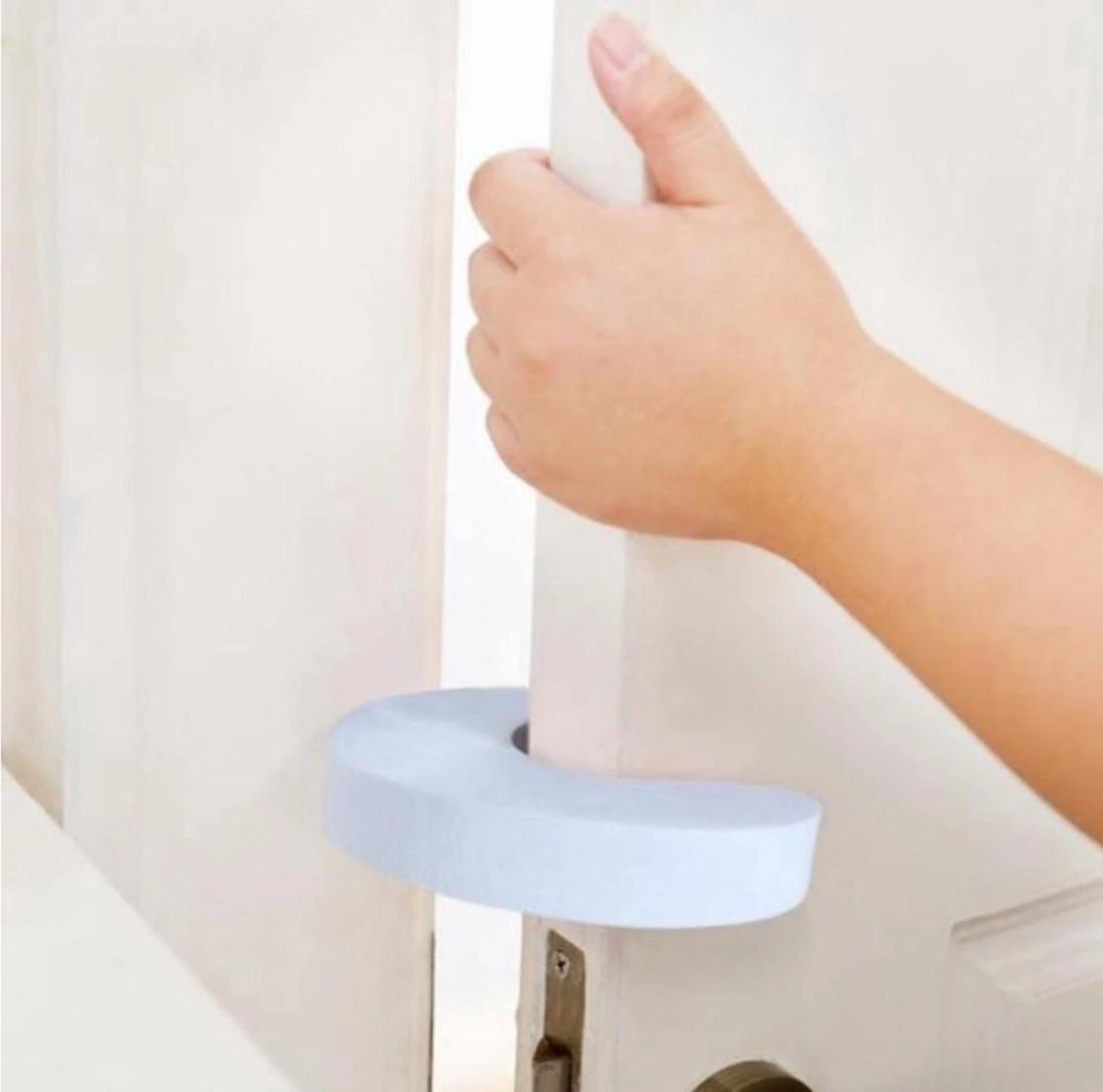 Deurstopper - Deurklem - Foam - Kinderbeveiliging Deurstopper - Deurbescherming - Deurklink Bescherming - Deurklink Buffer 4 STUKS - WIT - 4 Stuks 2 Deurstopper - Deurklem - Foam - Kinderbeveiliging Deurstopper - Deurbescherming - Deurklink Bescherming - Deurklink Buffer 4 STUKS - WIT - 4 Stuks - Afbeelding 2