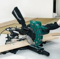 VONROC Afkortzaag- Kapzaag - Verstekzaag – 2200W – Ø254MM – 4500 R/min - Verstelbare Tafelverbreders – Zaagcapaciteit 340mm - Trekfunctie – Lengtestop – Kantelbaar (0-45°) - Incl. 60 Tands Zaagblad, Werkstukklem, Lasergeleiding & LED Werkverlichting -Makita || Merkloos || Stanley Verkoopwinkel 1200x1197 33
