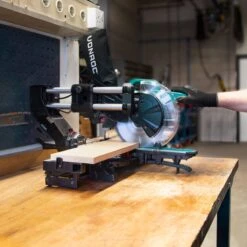 VONROC Compacte Afkortzaag - Kapzaag - Verstekzaag 2200W - Ø216mm – 5200 /min – Demonteerbare Verstekarm - Trekfunctie - Verstelbare Tafelverbreders – Kantelbaar (0-45°) – Lengtestop – Diepteregeling - Laser & LED – Incl. Zaagblad & Werkstukklem -Makita || Merkloos || Stanley Verkoopwinkel 1200x1198 58