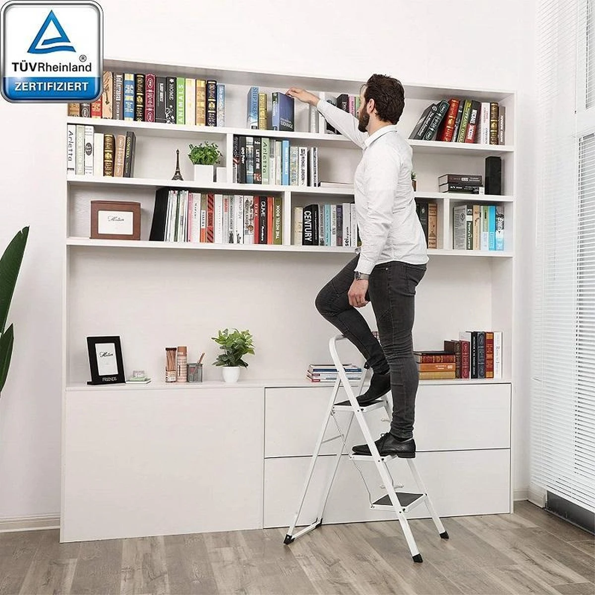 Songmics Nancy's Huishoudtrap - Huishoudladder Met 3 Treden - Inklapbaar - 150KG Draagvermogen 3 Songmics Nancy's Huishoudtrap - Huishoudladder Met 3 Treden - Inklapbaar - 150KG Draagvermogen - Afbeelding 3