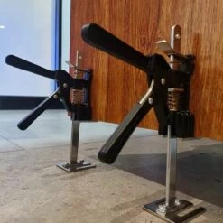 Merkloos Deurlift - Deurlifter - Armlifter - Arbeidsbesparende Arm - Klemmen - Ondersteunen - Liften - Deuren - Platen - Kasten - Verhuizen - Verplaatsen - Tillen - Hoogte 38cm - 2 Stuks -Makita || Merkloos || Stanley Verkoopwinkel 1200x1200 1250