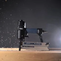 FERM ATM1051 Pneumatische Spijker- En Nietpistool - Combitacker - Spijkers (15-50mm) - Nieten (16-40mm) - Incl. Spijkers, Nieten En Koffer -Makita || Merkloos || Stanley Verkoopwinkel 1200x1200 1682