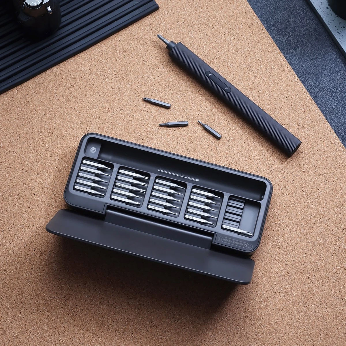 Hoto - Precisie Elektrische Schroevendraaier Set + Magnetische Mat – 25 Bits Hoge Kwaliteit - USB-C Oplaadbaar – Voor Professionele Reparatie - Zwart 10 Hoto - Precisie Elektrische Schroevendraaier Set + Magnetische Mat – 25 Bits Hoge Kwaliteit - USB-C Oplaadbaar – Voor Professionele Reparatie - Zwart - Afbeelding 10