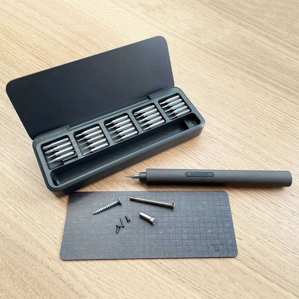Hoto - Precisie Elektrische Schroevendraaier Set + Magnetische Mat – 25 Bits Hoge Kwaliteit - USB-C Oplaadbaar – Voor Professionele Reparatie - Zwart 12 Hoto - Precisie Elektrische Schroevendraaier Set + Magnetische Mat – 25 Bits Hoge Kwaliteit - USB-C Oplaadbaar – Voor Professionele Reparatie - Zwart - Afbeelding 12