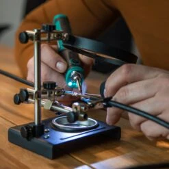 VONROC Derde Hand Met Vergrootglas – Incl. 2 Verstelbare Armen, Zware Voet En Opvang Bakje -Makita || Merkloos || Stanley Verkoopwinkel 1200x1200 1797