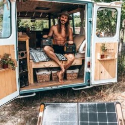 Jackery Explorer 240 Met 100W Zonnepaneel - Jackery Powerstation Met Zonnepaneel - Solar Panel Gereedschapsaccu - Kamperen - Off-grid Survival - 230V Power Station Generator 13 Jackery Explorer 240 Met 100W Zonnepaneel - Jackery Powerstation Met Zonnepaneel - Solar Panel Gereedschapsaccu - Kamperen - Off-grid Survival - 230V Power Station Generator -Makita || Merkloos || Stanley Verkoopwinkel 1200x1200 1872