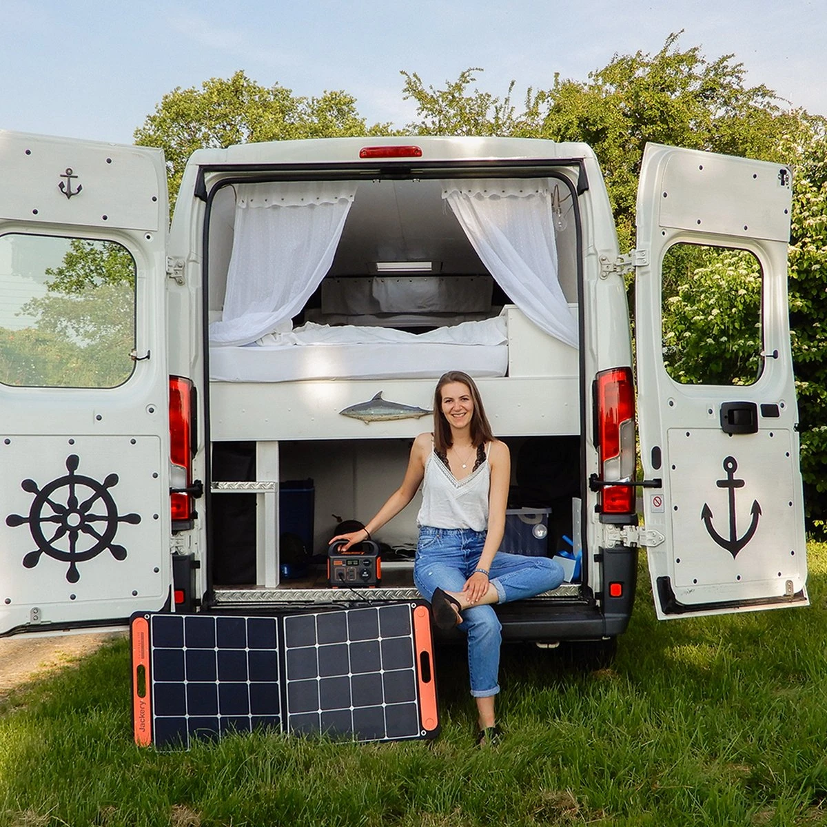Jackery Explorer 240 Met 100W Zonnepaneel - Jackery Powerstation Met Zonnepaneel - Solar Panel Gereedschapsaccu - Kamperen - Off-grid Survival - 230V Power Station Generator 9 Jackery Explorer 240 Met 100W Zonnepaneel - Jackery Powerstation Met Zonnepaneel - Solar Panel Gereedschapsaccu - Kamperen - Off-grid Survival - 230V Power Station Generator - Afbeelding 9