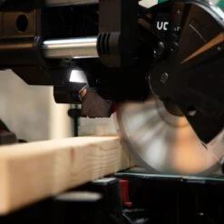 VONROC Compacte Afkortzaag - Kapzaag - Verstekzaag 2200W - Ø216mm – 5200 /min – Demonteerbare Verstekarm - Trekfunctie - Verstelbare Tafelverbreders – Kantelbaar (0-45°) – Lengtestop – Diepteregeling - Laser & LED – Incl. Zaagblad & Werkstukklem -Makita || Merkloos || Stanley Verkoopwinkel 1200x1200 1908