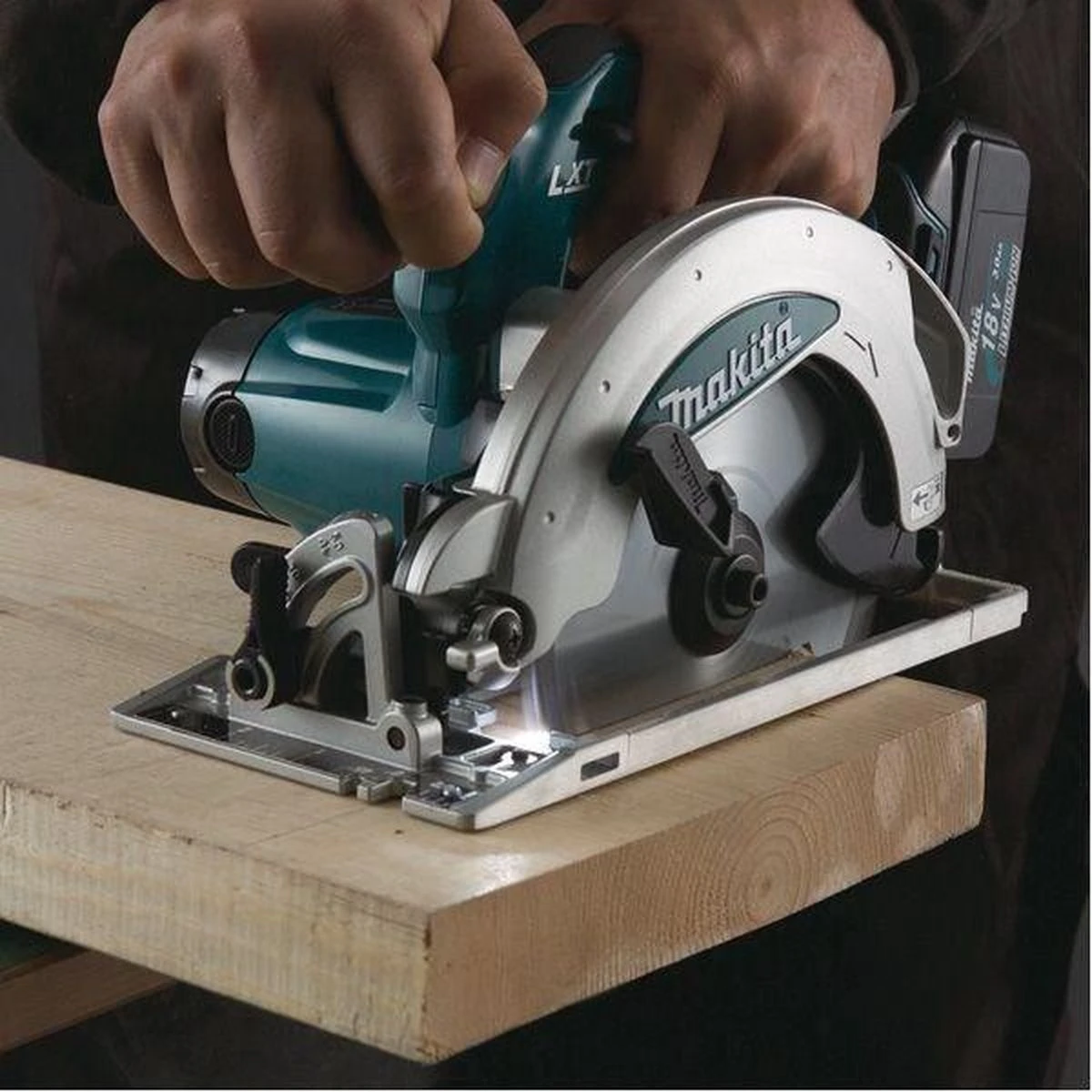 Makita DSS610ZJ 18V Li-Ion Accu Cirkelzaag Body In Mbox - 165mm 2 Makita DSS610ZJ 18V Li-Ion Accu Cirkelzaag Body In Mbox - 165mm - Afbeelding 2