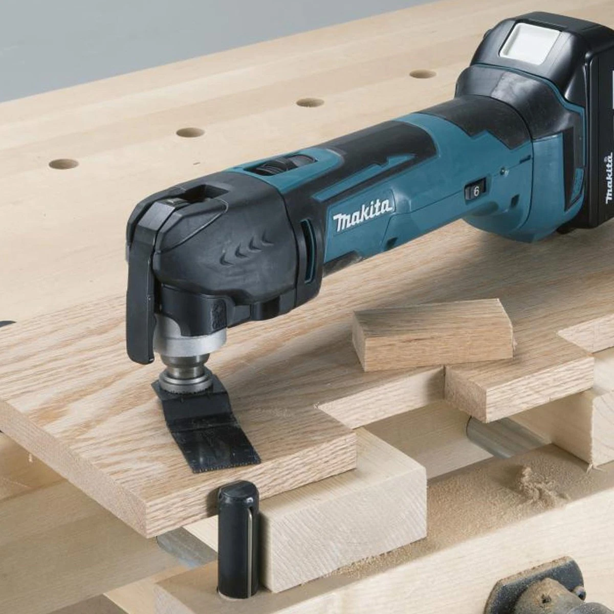 Makita DTM51ZJX3 Multitool - Oscillerend - 18 V - Incl. Koffer En 16 Accessoires - Losse Body (geleverd Zonder Accu En Lader) 5 Makita DTM51ZJX3 Multitool - Oscillerend - 18 V - Incl. Koffer En 16 Accessoires - Losse Body (geleverd Zonder Accu En Lader) - Afbeelding 5