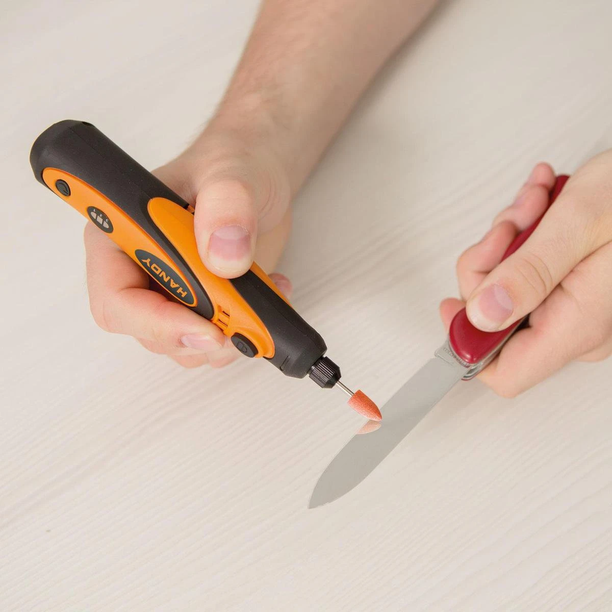 Handy - Professionele Draadloze Graveerpen / Graveermachine - USB Oplaadbaar - Elektrische Graveerset Inclusief 11 Frezen 6 Handy - Professionele Draadloze Graveerpen / Graveermachine - USB Oplaadbaar - Elektrische Graveerset Inclusief 11 Frezen - Afbeelding 6