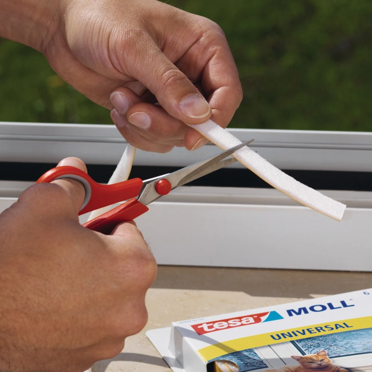 Tesa 2x Pakjes Zelfklevende Raam/deur Tochtstrip Wit 10 Meter X 9 Mm - Huis Isolatie - Tochtstroken Voor Ramen En Deuren 4 Tesa 2x Pakjes Zelfklevende Raam/deur Tochtstrip Wit 10 Meter X 9 Mm - Huis Isolatie - Tochtstroken Voor Ramen En Deuren - Afbeelding 4