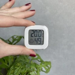 Temperatuur- En Luchtvochtigheidsmeter - Inclusief Batterij, Houder én Sticker - Digitale Hygrometer, Thermometer, Temperatuurmeter Voor Binnen, Digitaal Weerstation - Luchtvochtigheid Voor Planten Digitaal Meten -Makita || Merkloos || Stanley Verkoopwinkel 1200x1200 661