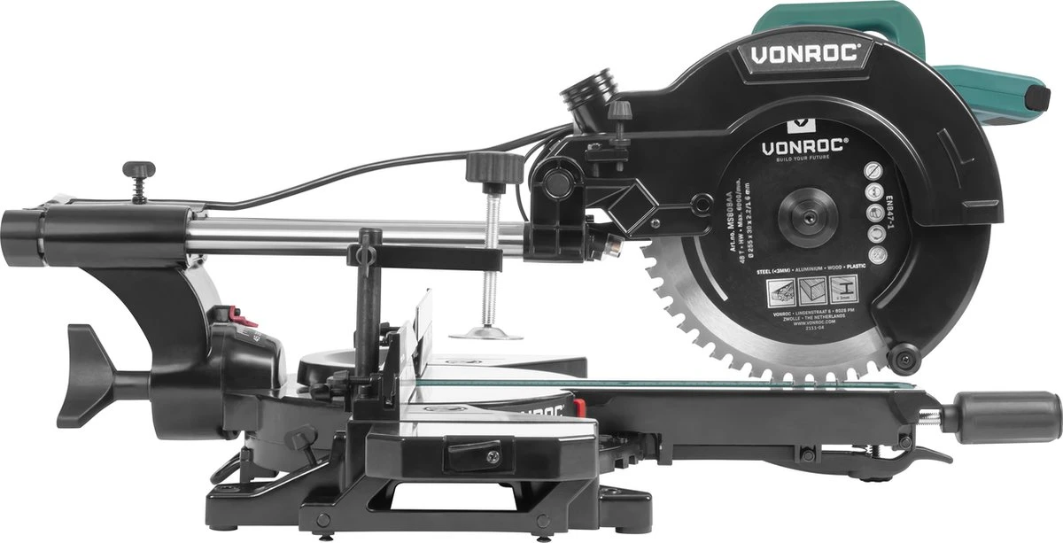 VONROC PRO Afkortzaag - Kapzaag - Verstekzaag – 2200W - Ø255mm – Zaagt Hout, Kunststof En Metaal – Instelbare Snelheid – Zaagcapaciteit 340mm –Verstelbare Tafelverbreders – Trekfunctie – Kantelbaar – Lengtestop - Incl. Zaagblad, Laser & LED 2 VONROC PRO Afkortzaag - Kapzaag - Verstekzaag – 2200W - Ø255mm – Zaagt Hout, Kunststof En Metaal – Instelbare Snelheid – Zaagcapaciteit 340mm –Verstelbare Tafelverbreders – Trekfunctie – Kantelbaar – Lengtestop - Incl. Zaagblad, Laser & LED - Afbeelding 2