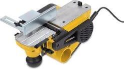 Powerplus POWX1110 Schaafmachine - 900W - Zijgeleider - Schaafdiepte - Breedte Instelling - Opvangzak - Incl. 2 Messen En Opbergkoffer 8 Powerplus POWX1110 Schaafmachine - 900W - Zijgeleider - Schaafdiepte - Breedte Instelling - Opvangzak - Incl. 2 Messen En Opbergkoffer -Makita || Merkloos || Stanley Verkoopwinkel 1200x665 5