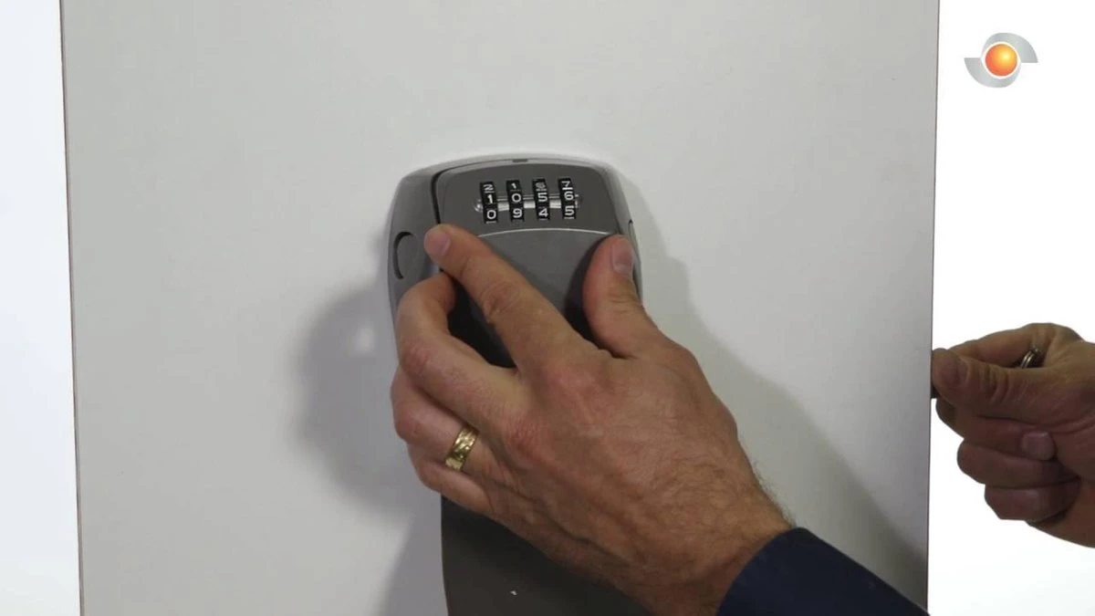 MasterLock 5415EURD Sleutelkluis – Centraal Opbergen Van Sleutels - Weersbestendig - 13.2x10.5x4.3 Cm 12 MasterLock 5415EURD Sleutelkluis – Centraal Opbergen Van Sleutels - Weersbestendig - 13.2x10.5x4.3 Cm - Afbeelding 12