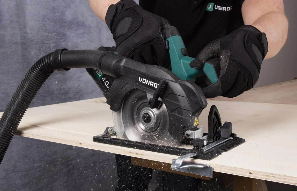 VONROC Accu Cirkelzaag – VPower 20V (zonder Accu & Lader) – Incl. Parallelgeleider & Ø150MM Zaagblad 7 VONROC Accu Cirkelzaag – VPower 20V (zonder Accu & Lader) – Incl. Parallelgeleider & Ø150MM Zaagblad - Afbeelding 7
