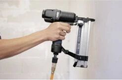 FERM ATM1051 Pneumatische Spijker- En Nietpistool - Combitacker - Spijkers (15-50mm) - Nieten (16-40mm) - Incl. Spijkers, Nieten En Koffer -Makita || Merkloos || Stanley Verkoopwinkel 1200x793 15