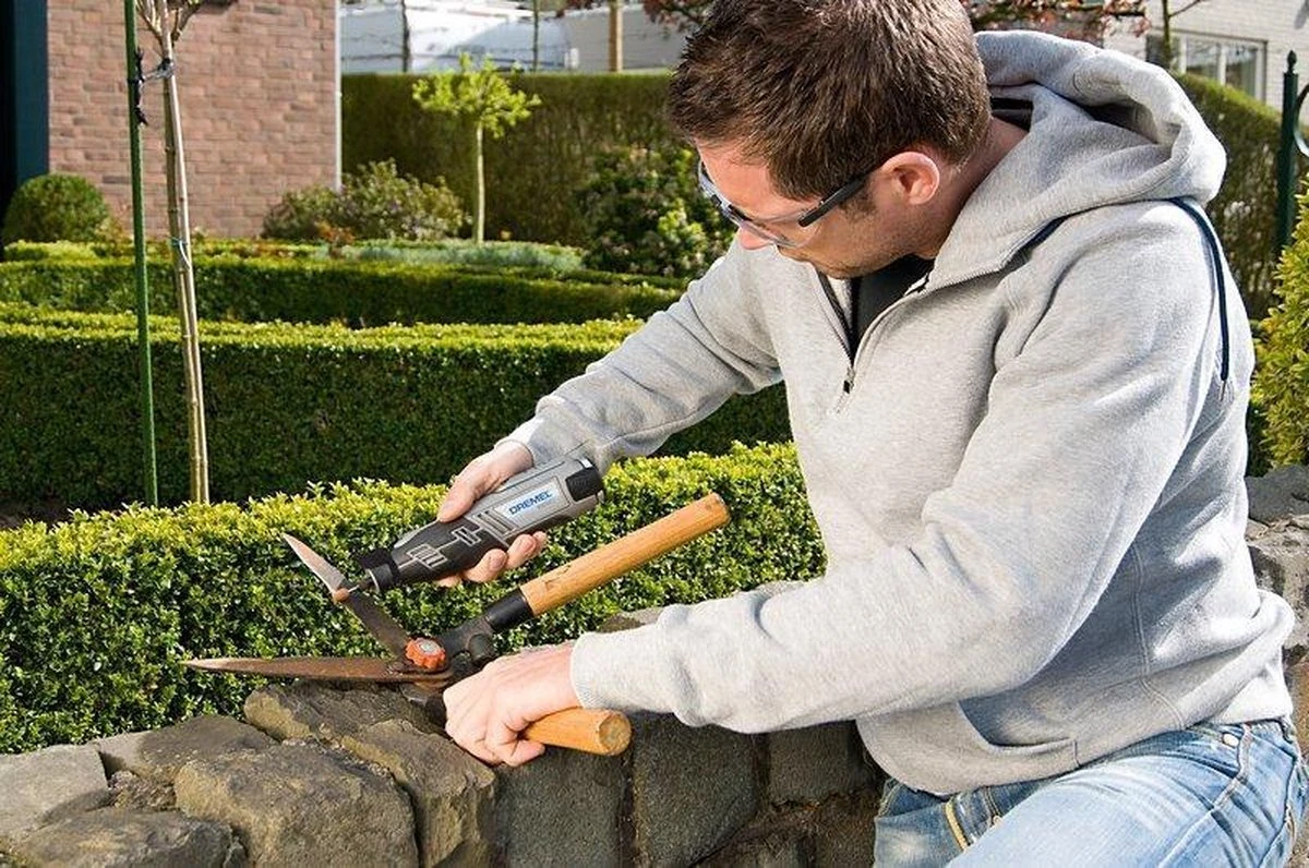 Dremel 8220 Multitool - Roterend - 12V - Met 65 Accessoires En Toolbox - Met 2x Accu En Lader 12 Dremel 8220 Multitool - Roterend - 12V - Met 65 Accessoires En Toolbox - Met 2x Accu En Lader - Afbeelding 12