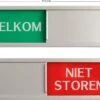 Welkom - Niet Storen Schuifbordje - Hoge Kwaliteit - Aluminium Look - 17,5 Cm X 5 Cm X 0,6 Cm - Promessa Design Schuifborden.