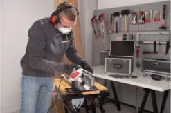 Powerplus POWESET4 Elektrische Cirkelzaag - 1200W - Zaagblad 185mm - Incl. Parallelgeleider, Stofafzuigingaansluiting, Aluminium Gereedschapskoffer En 4 Cirkelzaagbladen Hout -Makita || Merkloos || Stanley Verkoopwinkel 1200x798 15