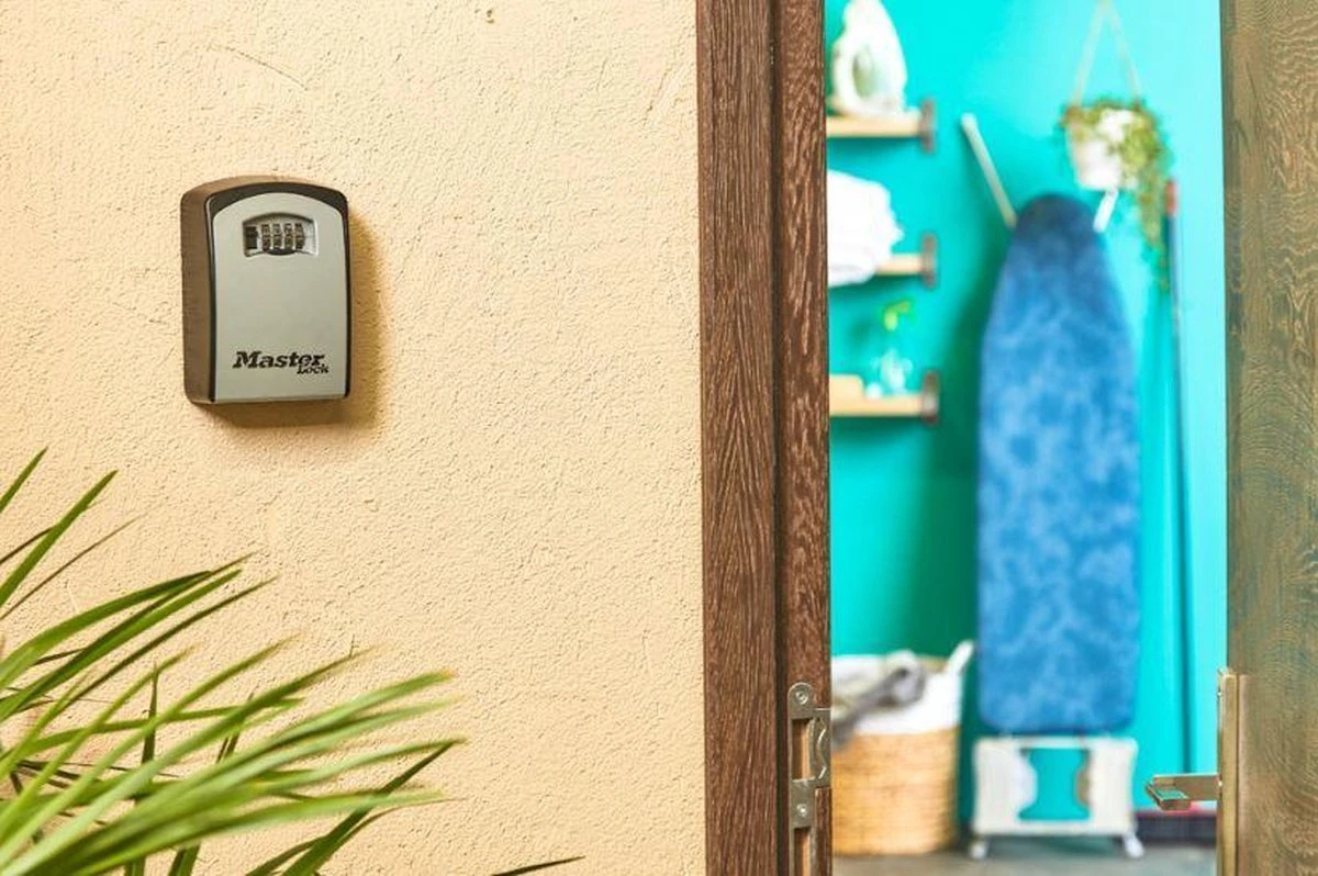 MasterLock Sleutelkluis - Met Cijferslot - Muurmodel - 146x105x51mm 8 MasterLock Sleutelkluis - Met Cijferslot - Muurmodel - 146x105x51mm - Afbeelding 8