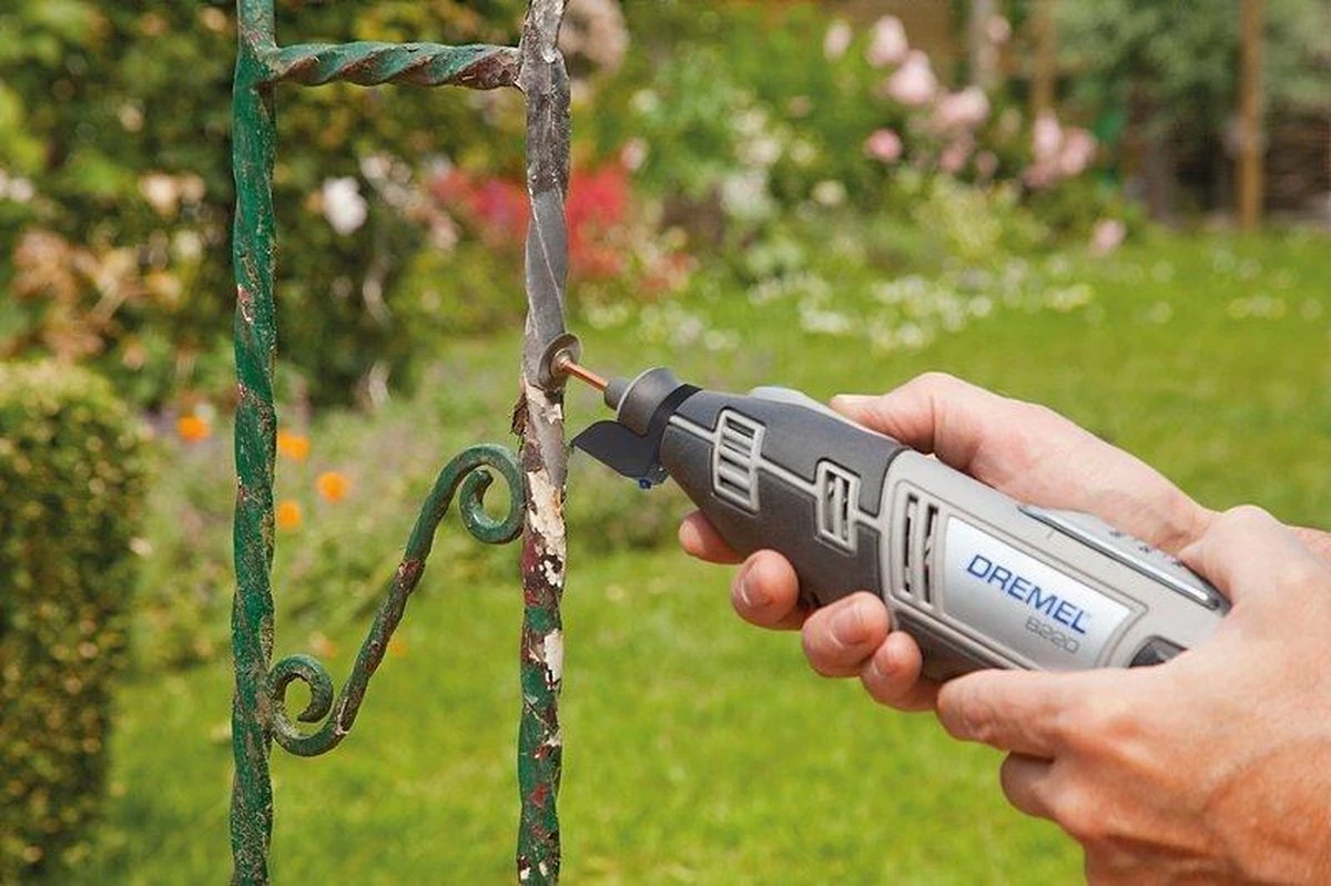 Dremel 8220 Multitool - Roterend - 12V - Met 65 Accessoires En Toolbox - Met 2x Accu En Lader 10 Dremel 8220 Multitool - Roterend - 12V - Met 65 Accessoires En Toolbox - Met 2x Accu En Lader - Afbeelding 10