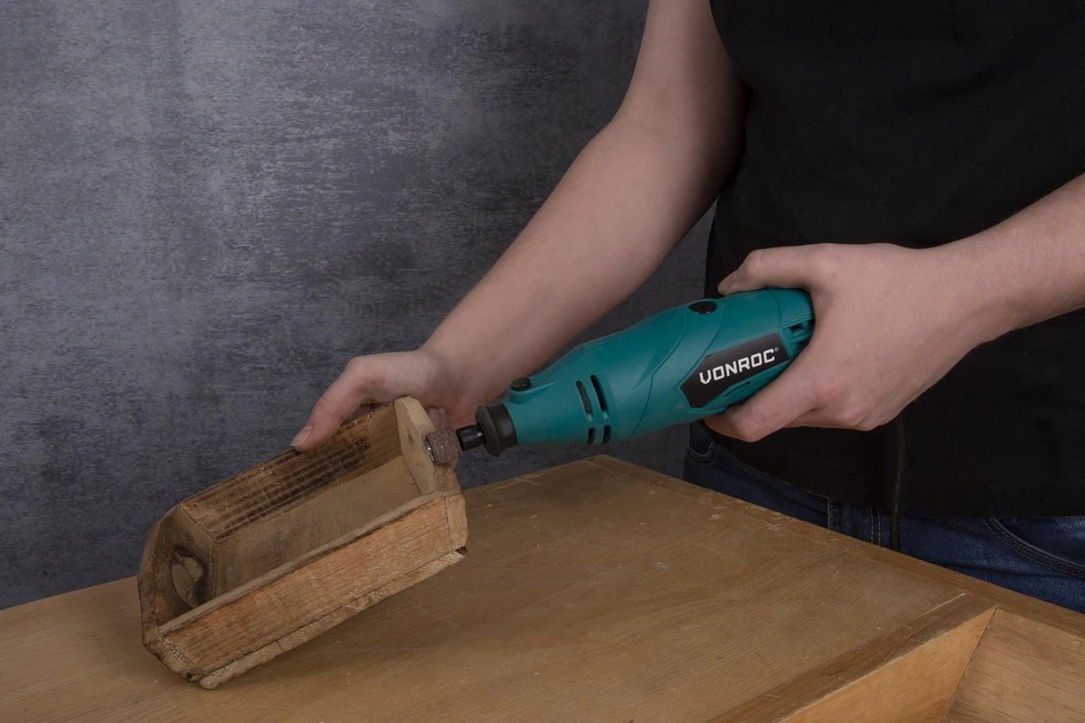 VONROC Multitool – Roterend – 160W – Incl. 40 Accessoires, 2 Opzetstukken, Flexibele As En Opbergtas 8 VONROC Multitool – Roterend – 160W – Incl. 40 Accessoires, 2 Opzetstukken, Flexibele As En Opbergtas - Afbeelding 8