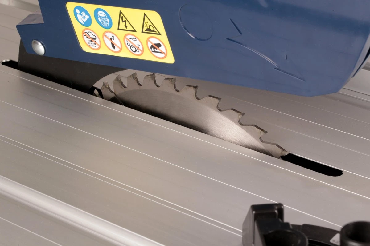 FERM TSM1033 Zaagtafel Ø250mm (T40) - 1800W - Uitschuifbaar Aluminium Werkblad - In Hoogte En Hoek Verstelbaar Zaagblad - Incl. TCT T40 250mm Zaagblad 4 FERM TSM1033 Zaagtafel Ø250mm (T40) - 1800W - Uitschuifbaar Aluminium Werkblad - In Hoogte En Hoek Verstelbaar Zaagblad - Incl. TCT T40 250mm Zaagblad - Afbeelding 4