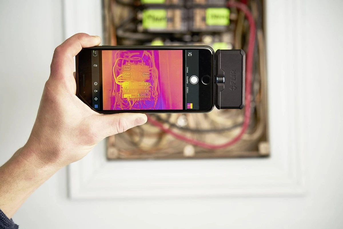FLIR ONE PRO Next Gen - Warmtemeter - Voor IOS Apparaten - Zwart 4 FLIR ONE PRO Next Gen - Warmtemeter - Voor IOS Apparaten - Zwart - Afbeelding 4