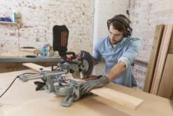 Black & Decker BLACK+DECKER BES700-QS Afkort-/Verstekzaag - 1600W - Ø 216mm Zaagblad -Makita || Merkloos || Stanley Verkoopwinkel 1200x800 257