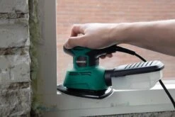 VONROC PS501AC Multischuurmachine – Palmschuurmachine – 130W – Met Stofopvangbox & 6 Stuks Schuurpapier -Makita || Merkloos || Stanley Verkoopwinkel 1200x800 370