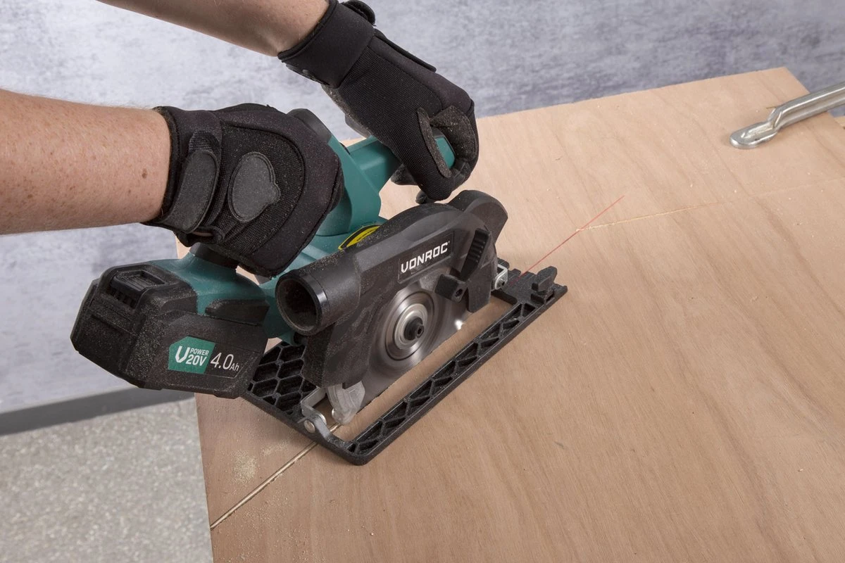 VONROC Accu Cirkelzaag – VPower 20V (zonder Accu & Lader) – Incl. Parallelgeleider & Ø150MM Zaagblad 6 VONROC Accu Cirkelzaag – VPower 20V (zonder Accu & Lader) – Incl. Parallelgeleider & Ø150MM Zaagblad - Afbeelding 6