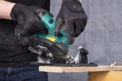 VONROC Accu Cirkelzaag – VPower 20V (zonder Accu & Lader) – Incl. Parallelgeleider & Ø150MM Zaagblad 18 VONROC Accu Cirkelzaag – VPower 20V (zonder Accu & Lader) – Incl. Parallelgeleider & Ø150MM Zaagblad -Makita || Merkloos || Stanley Verkoopwinkel 1200x800 387