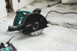 VONROC Muurfrees – Sleufmachine – 1700W – Ø150MM – Incl. 2 Stuks Diamantschijven & Opbergtas 15 VONROC Muurfrees – Sleufmachine – 1700W – Ø150MM – Incl. 2 Stuks Diamantschijven & Opbergtas -Makita || Merkloos || Stanley Verkoopwinkel 1200x800 473