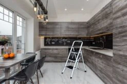 IVOL Huishoudtrap 3 Treden - Keukentrap Inklapbaar - Grijs - Antislip - Max. Hoogte 70.5 Cm -Makita || Merkloos || Stanley Verkoopwinkel 1200x801 2