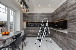 IVOL Huishoudtrap 4 Treden - Keukentrap Inklapbaar - Grijs - Antislip - Max. Hoogte 93 Cm -Makita || Merkloos || Stanley Verkoopwinkel 1200x801 6