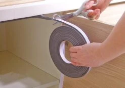 Anti- Geluid Band - GRIJS- Witte Zelfklevende Weerstrips - Geluidsisloatie - Tochtstrips - Anti Water Wind En Geluid - Schuim Afdichtingsband - Afdichting - Tochtband - Afdichtband - Raam Afdicht - Binnenhuis