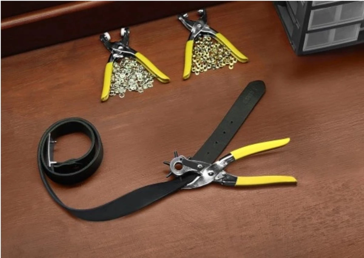 Ariko Revolvertang 203-delige Set - Ponstang - Oogjestang - Ringetjestang - Gaatjestang - Zeilringtang - Drukknooptang - Riemen & Leer - Met Benodigdheden 2 Ariko Revolvertang 203-delige Set - Ponstang - Oogjestang - Ringetjestang - Gaatjestang - Zeilringtang - Drukknooptang - Riemen & Leer - Met Benodigdheden - Afbeelding 2