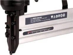 FERM ATM1051 Pneumatische Spijker- En Nietpistool - Combitacker - Spijkers (15-50mm) - Nieten (16-40mm) - Incl. Spijkers, Nieten En Koffer -Makita || Merkloos || Stanley Verkoopwinkel 1200x896 8