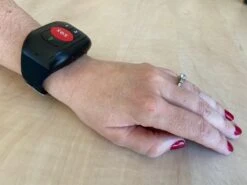 MijnSOS Alarm Horloge - Gps Tracker - Seniorenalarm - Valdetectie - Met KPN Prepaid Simkaart -Makita || Merkloos || Stanley Verkoopwinkel 1200x899 33